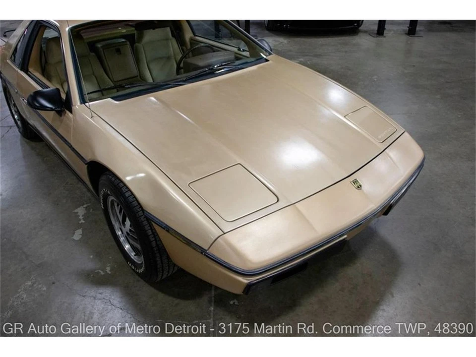 1986 Pontiac Fiero - Image 13 of 31