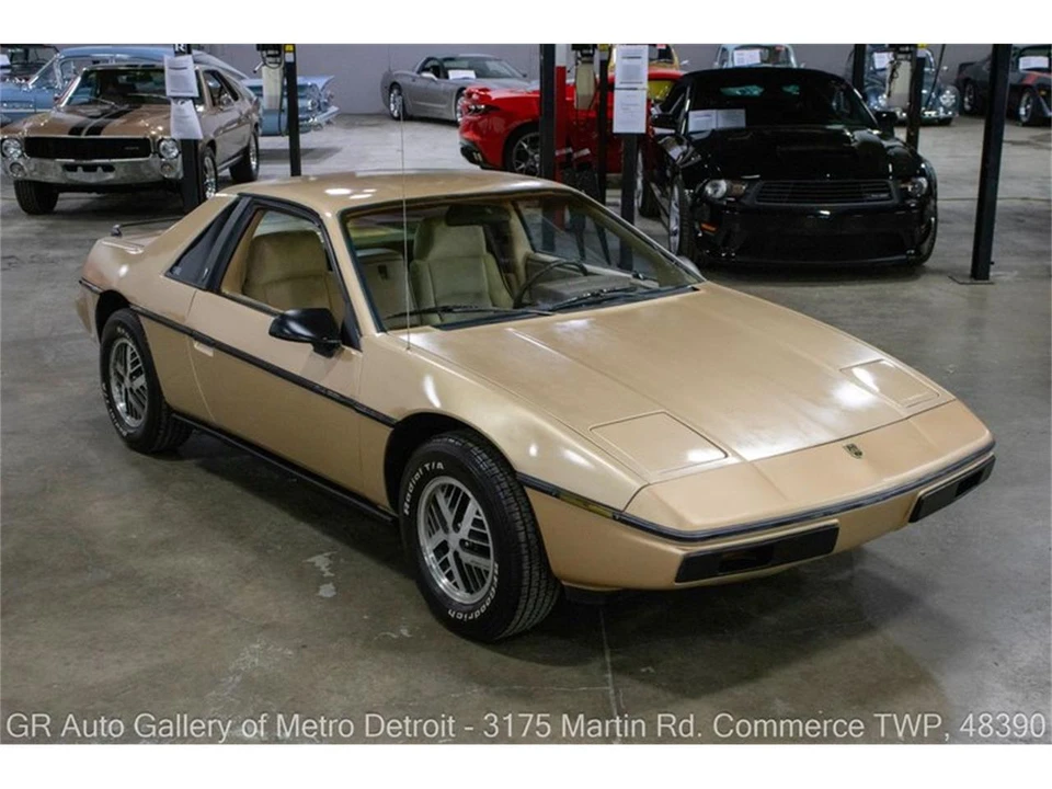 1986 Pontiac Fiero - Image 9 of 31