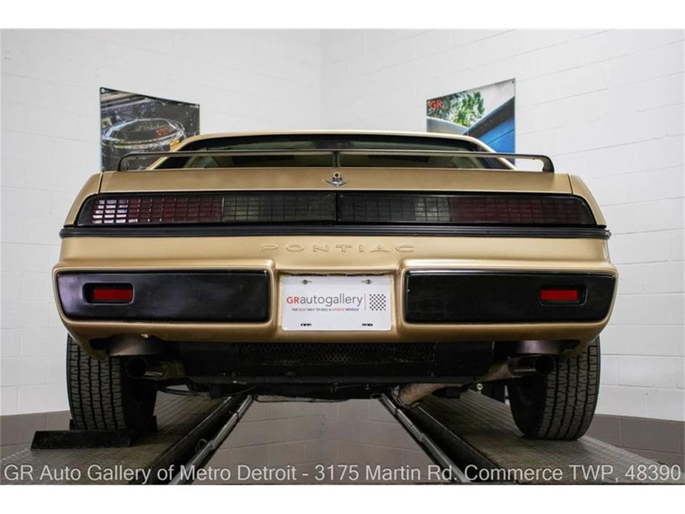 1986 Pontiac Fiero - Image 18 of 31