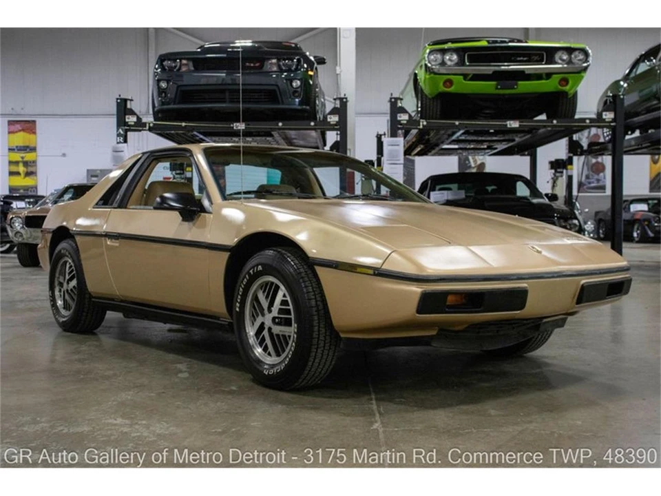 1986 Pontiac Fiero - Image 10 of 31