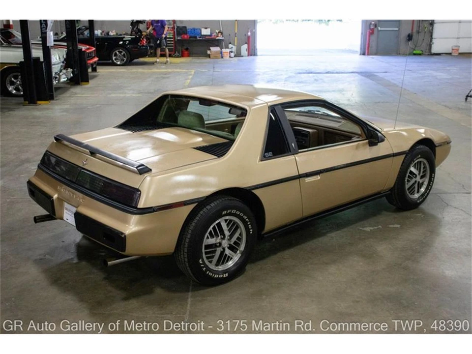 1986 Pontiac Fiero - Image 7 of 31