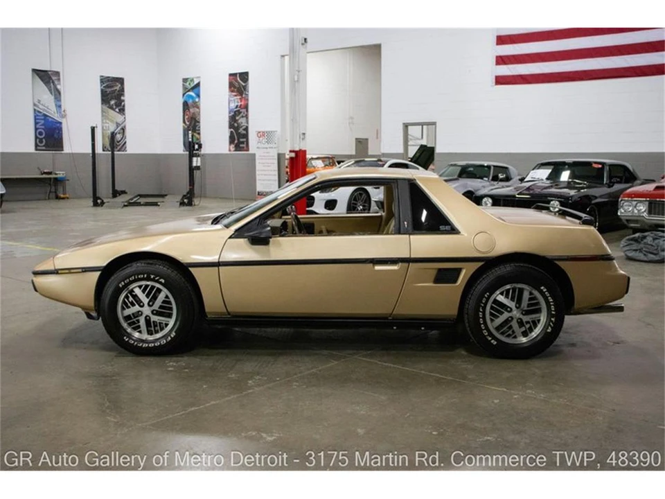 1986 Pontiac Fiero - Image 3 of 31