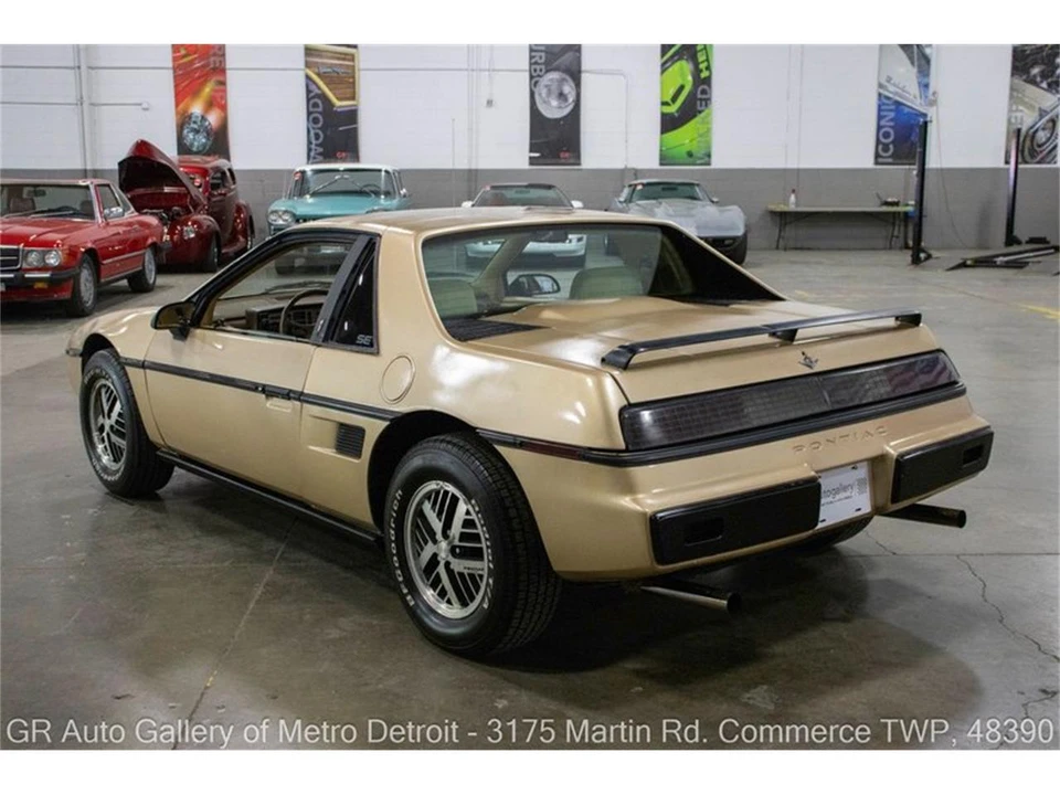 1986 Pontiac Fiero - Image 4 of 31