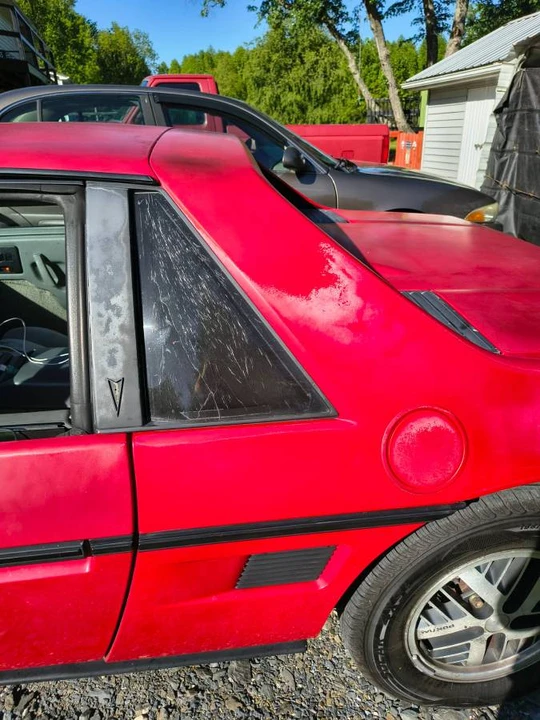 1996 Pontiac Fiero - Image 6 of 7