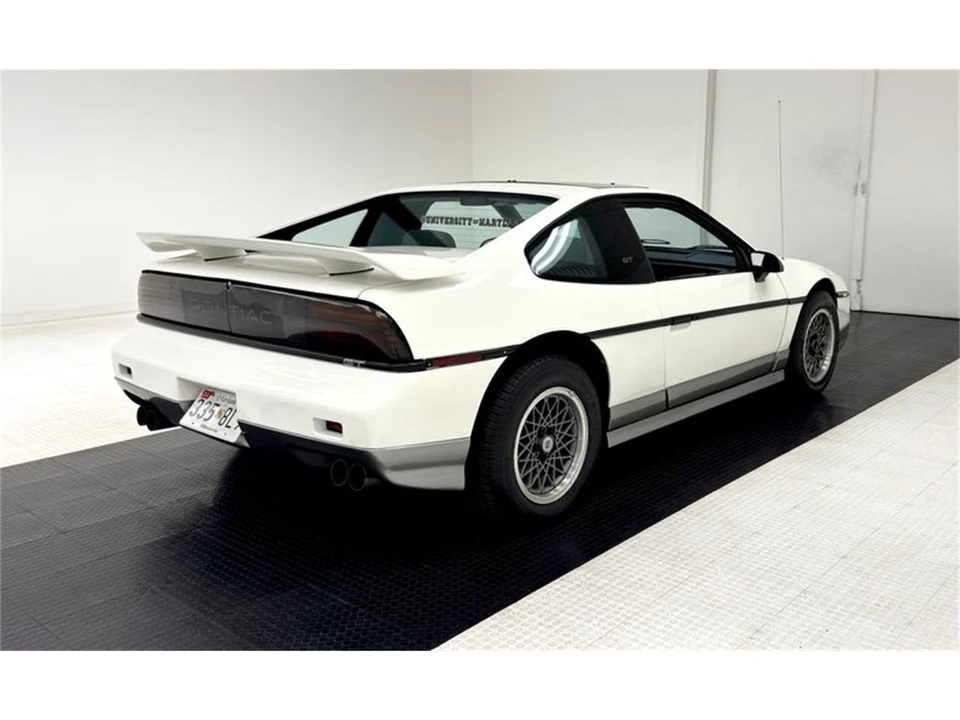 1986 Pontiac Fiero - Image 5 of 31