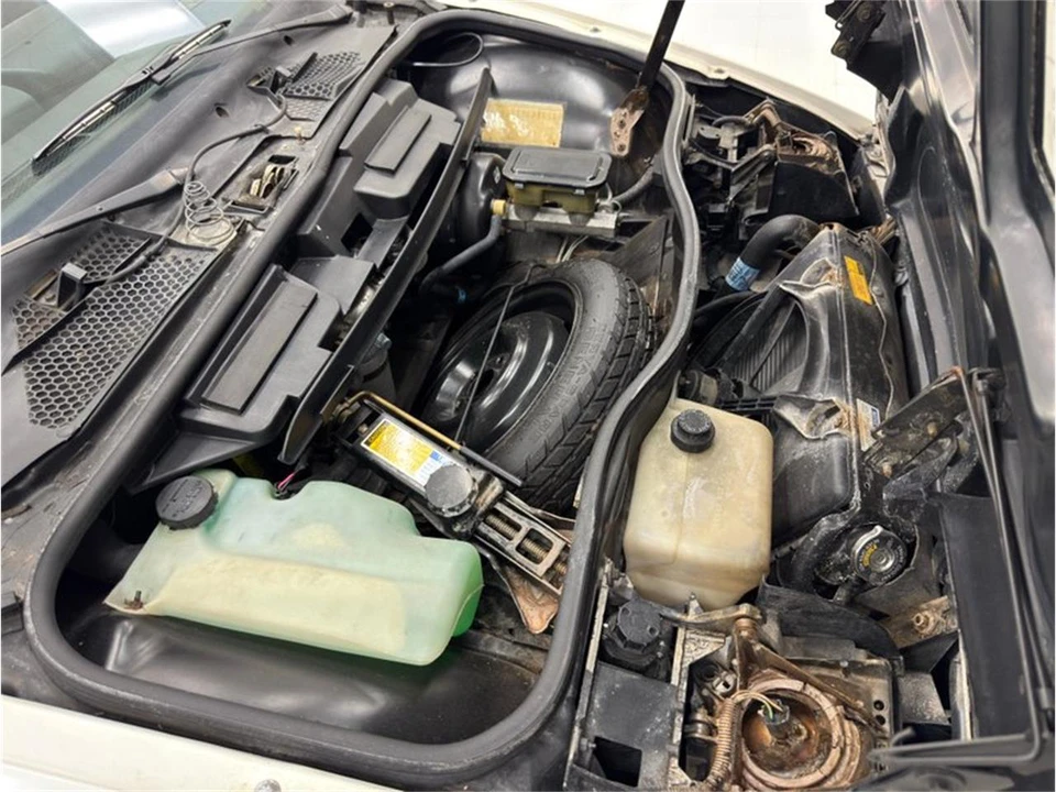 1986 Pontiac Fiero - Image 22 of 31