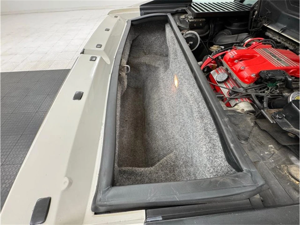 1986 Pontiac Fiero - Image 28 of 31
