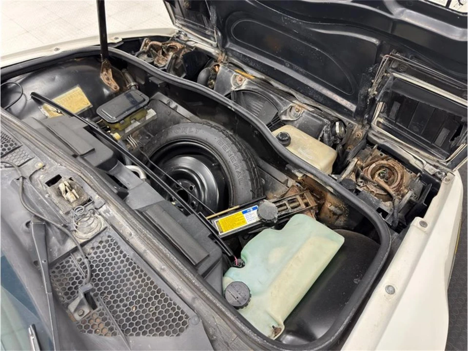 1986 Pontiac Fiero - Image 21 of 31