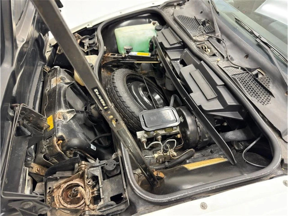 1986 Pontiac Fiero - Image 23 of 31