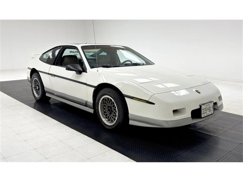 1986 Pontiac Fiero - Image 7 of 31