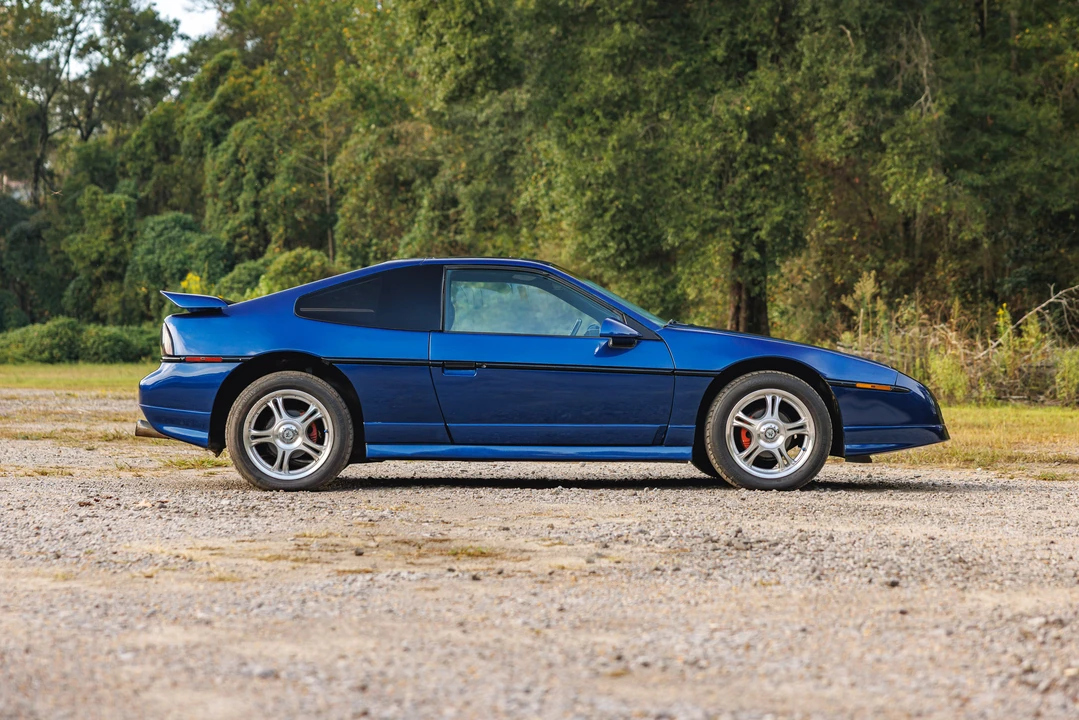 1986 Pontiac Fiero GT - Image 8 of 31