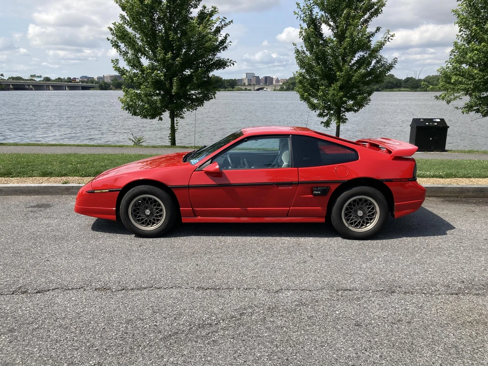 1986 Pontiac Fiero GT - Image 8 of 31