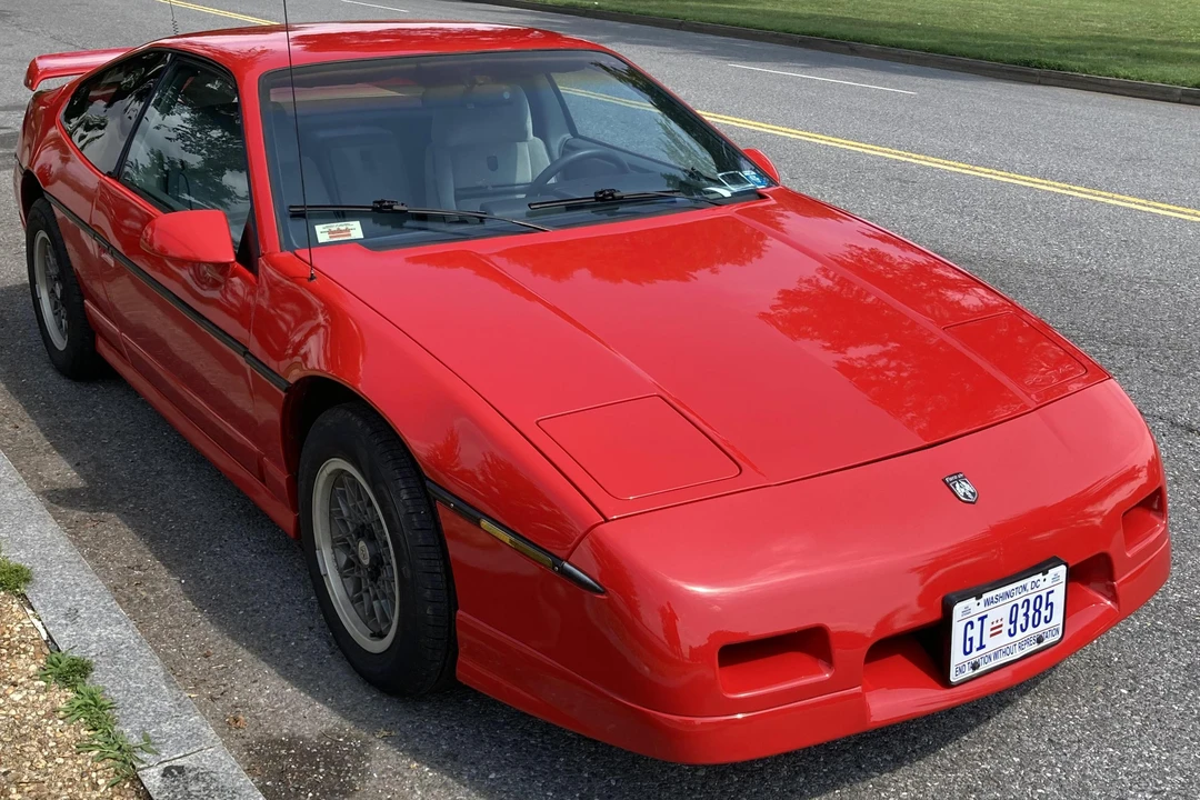 1986 Pontiac Fiero GT - Image 2 of 31