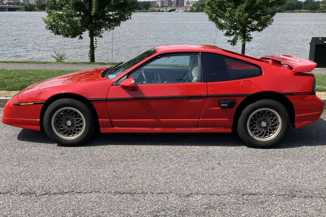 1986 Pontiac Fiero GT - Image 3 of 31