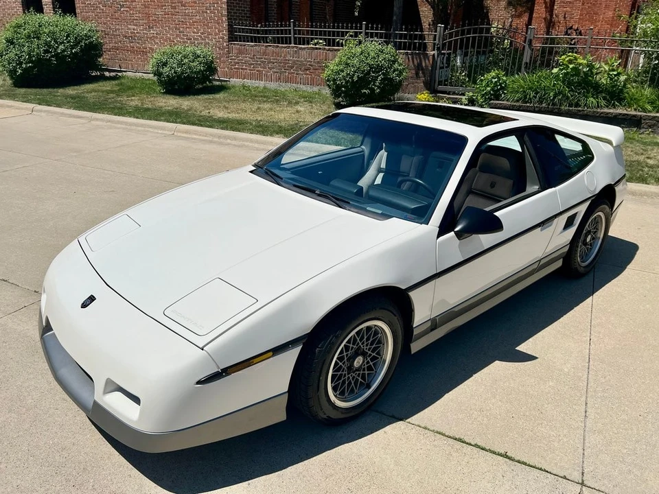 1986 Pontiac Fiero GT - Image 9 of 31