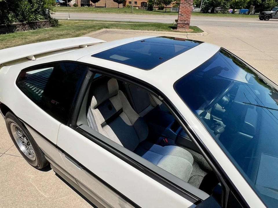 1986 Pontiac Fiero GT - Image 27 of 31