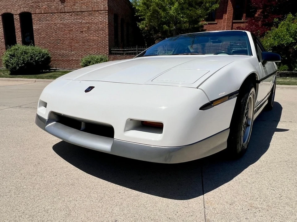 1986 Pontiac Fiero GT - Image 17 of 31