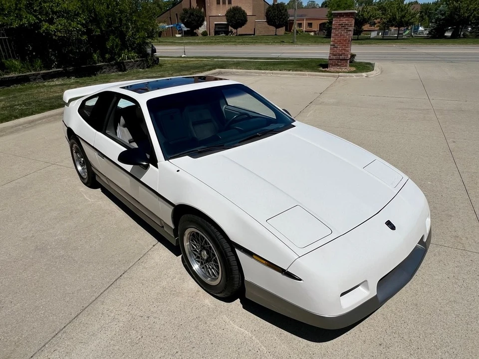 1986 Pontiac Fiero GT - Image 12 of 31