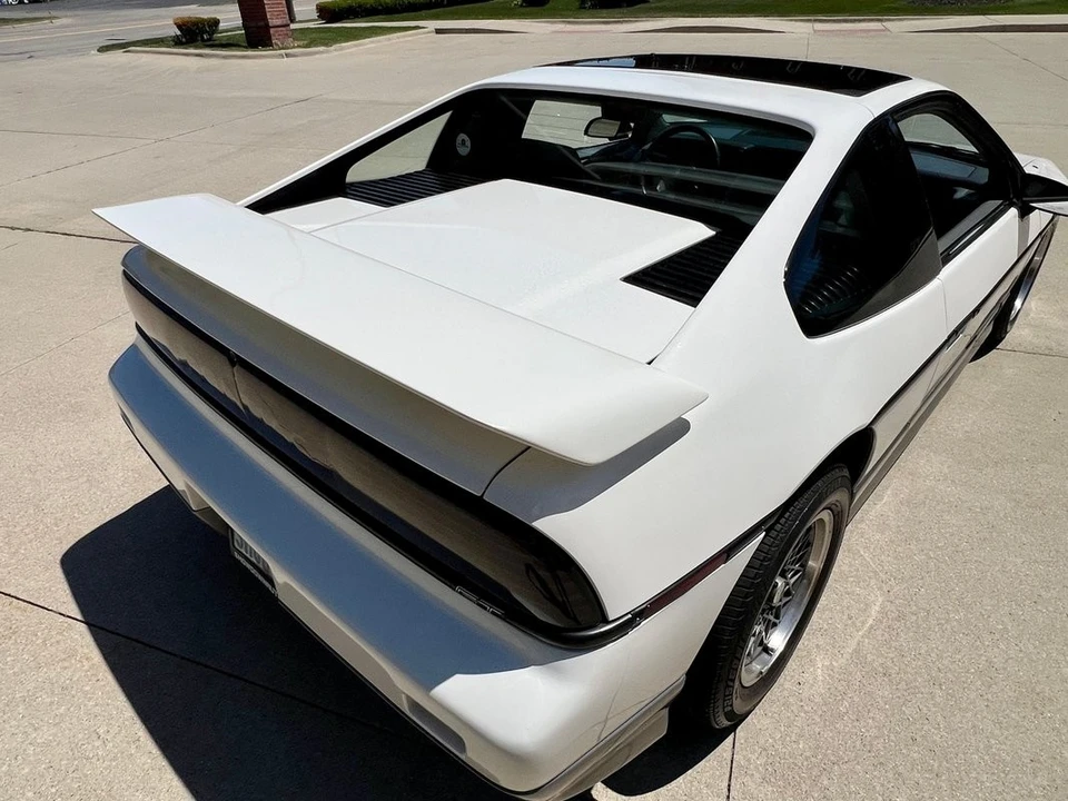 1986 Pontiac Fiero GT - Image 30 of 31