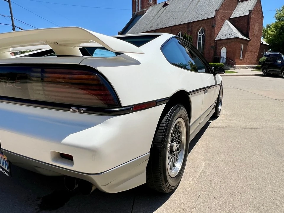1986 Pontiac Fiero GT - Image 20 of 31