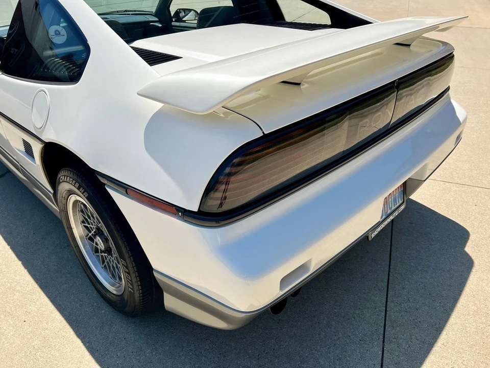 1986 Pontiac Fiero GT - Image 22 of 31