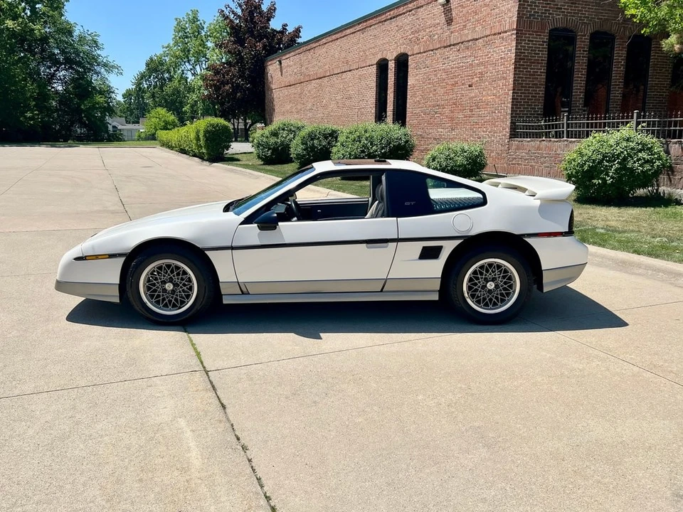 1986 Pontiac Fiero GT - Image 8 of 31