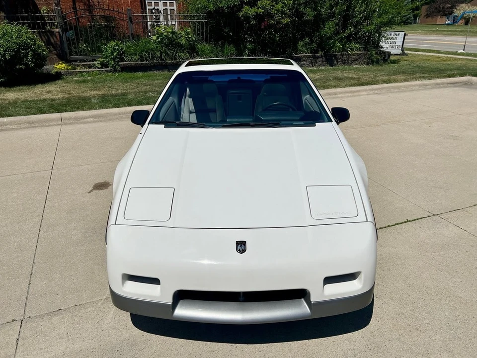 1986 Pontiac Fiero GT - Image 10 of 31