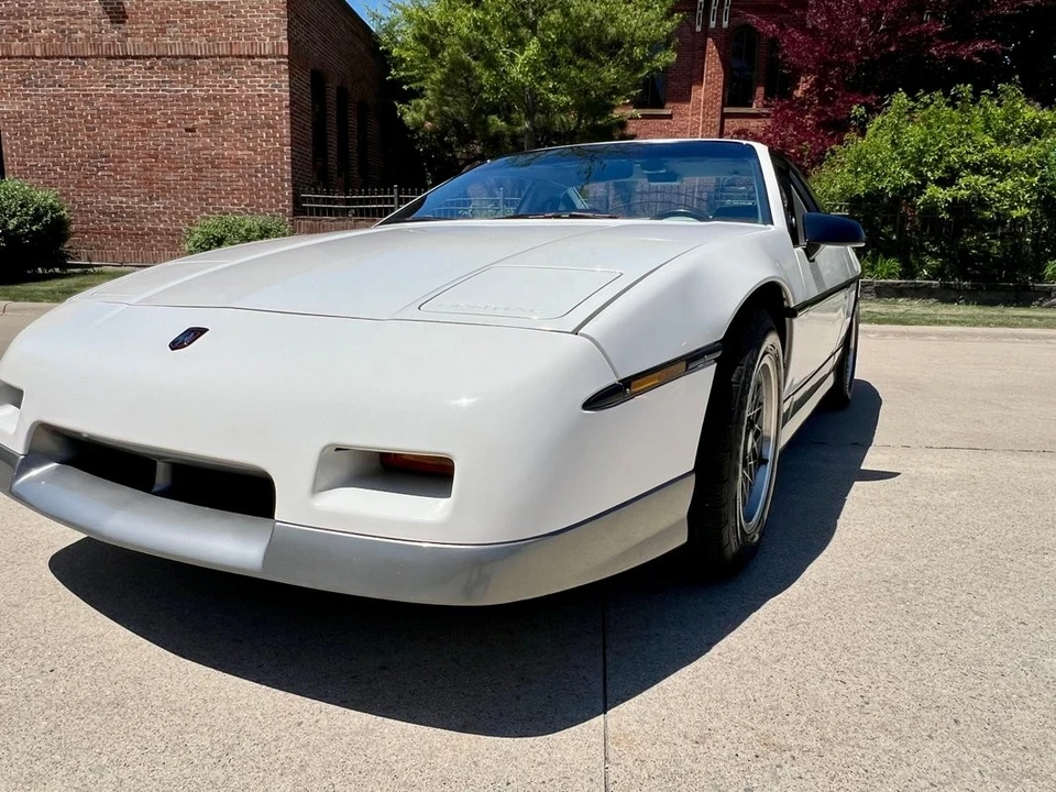 1986 Pontiac Fiero GT - Image 16 of 31