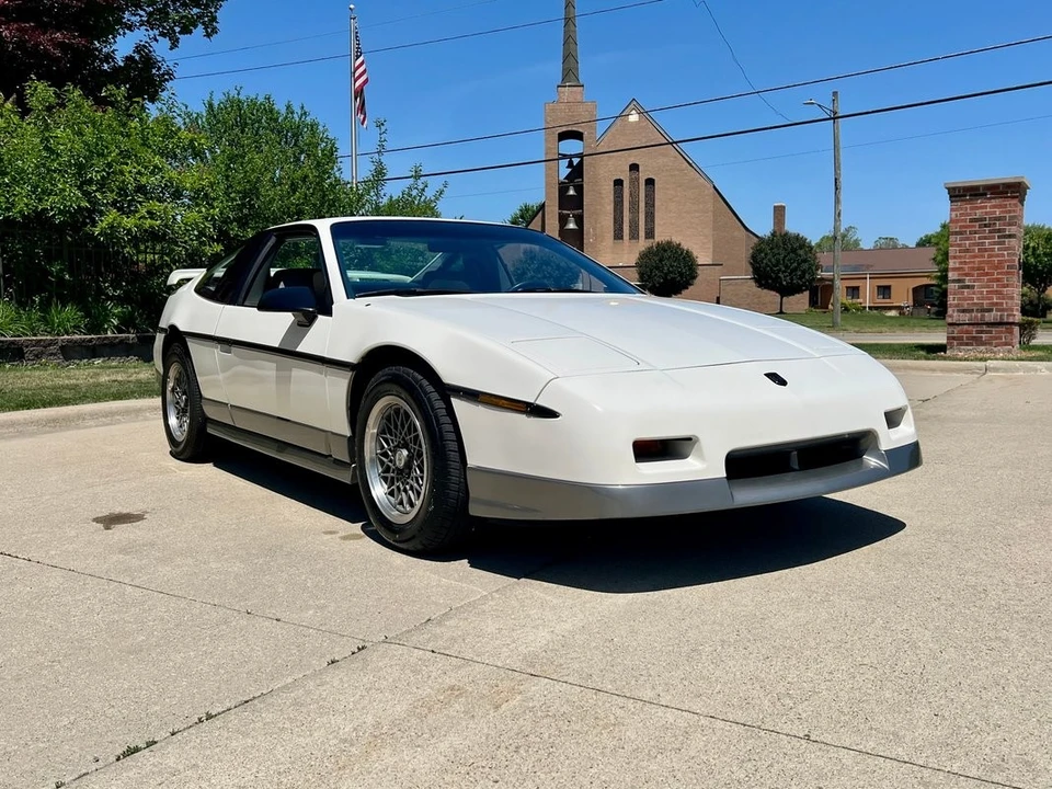 1986 Pontiac Fiero GT - Image 3 of 31