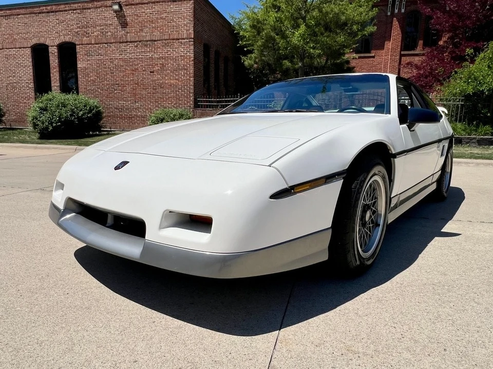 1986 Pontiac Fiero GT - Image 15 of 31