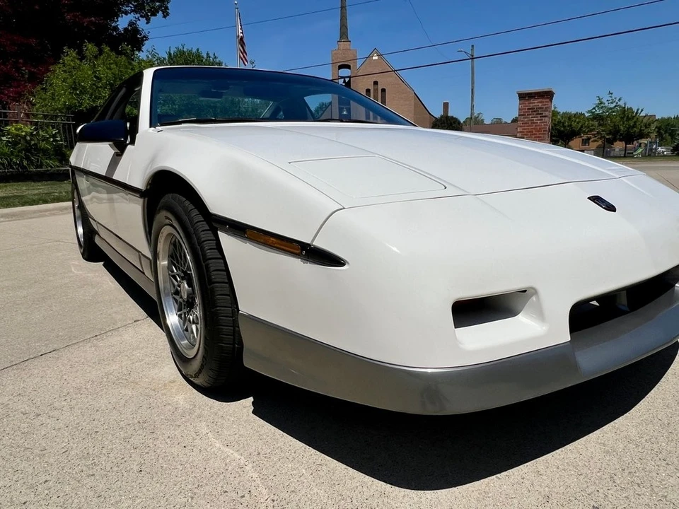 1986 Pontiac Fiero GT - Image 19 of 31