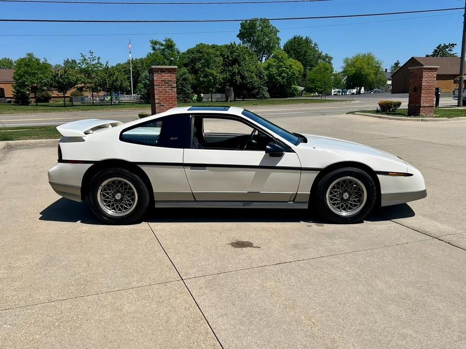 1986 Pontiac Fiero GT - Image 4 of 31