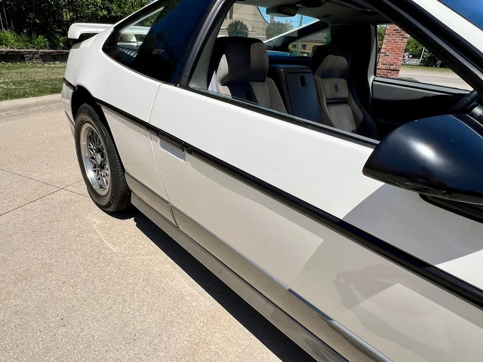 1986 Pontiac Fiero GT - Image 28 of 31
