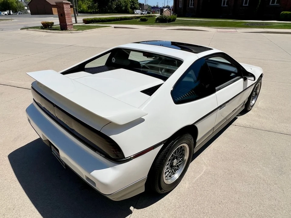 1986 Pontiac Fiero GT - Image 13 of 31