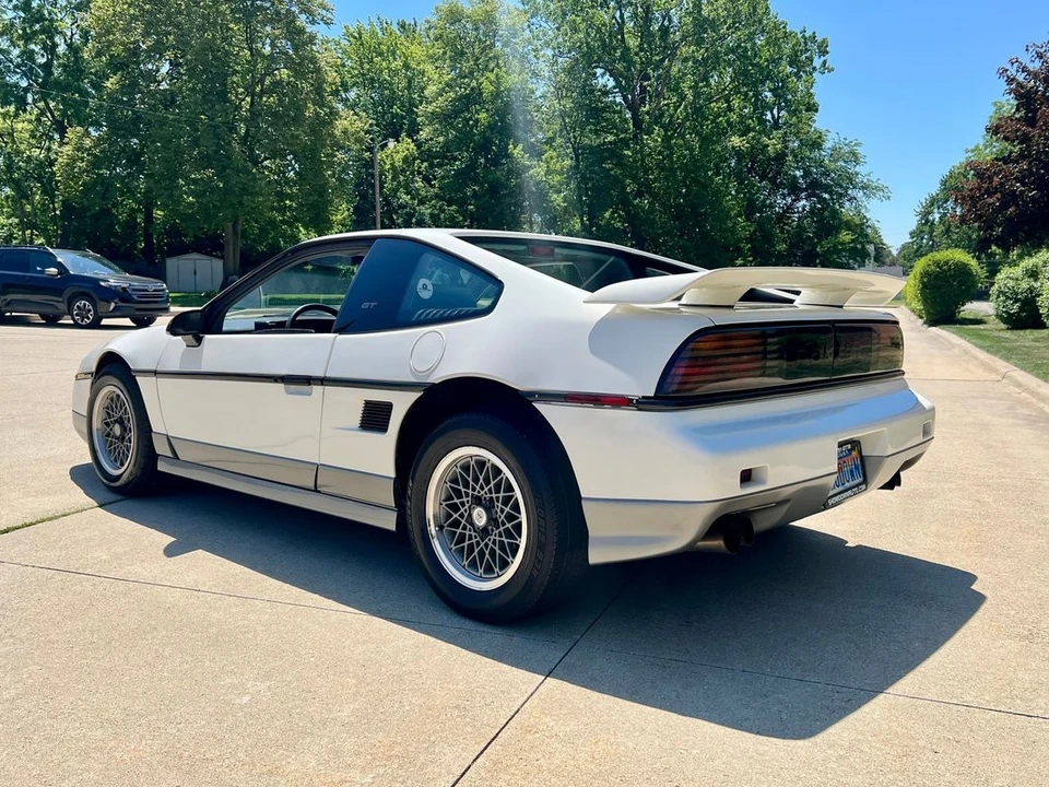 1986 Pontiac Fiero GT - Image 7 of 31