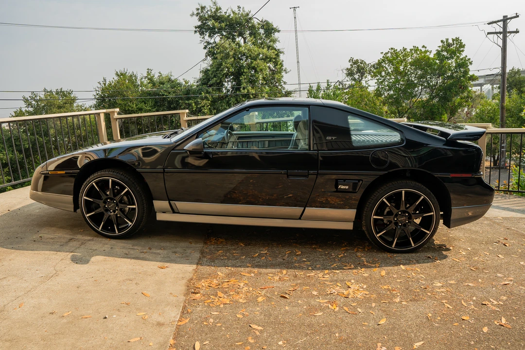 1986 Pontiac Fiero GT - Image 18 of 31