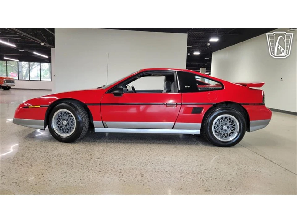 1986 Pontiac Fiero GT - Image 2 of 31