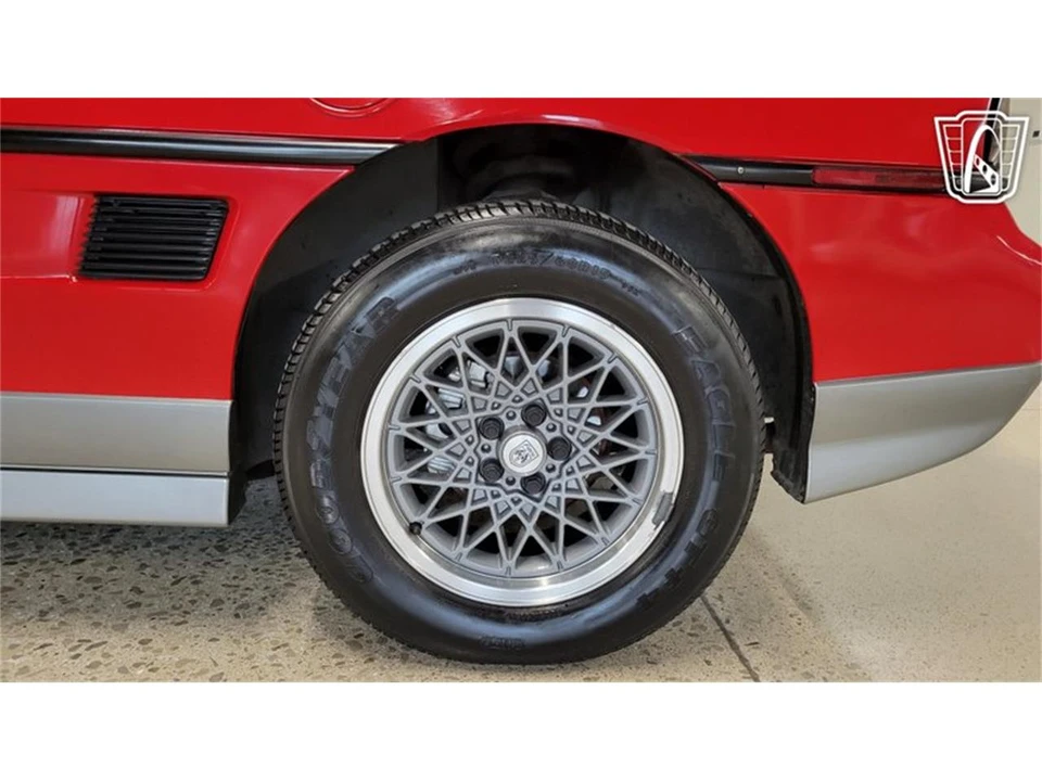 1986 Pontiac Fiero GT - Image 7 of 31