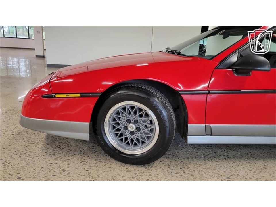 1986 Pontiac Fiero GT - Image 24 of 31