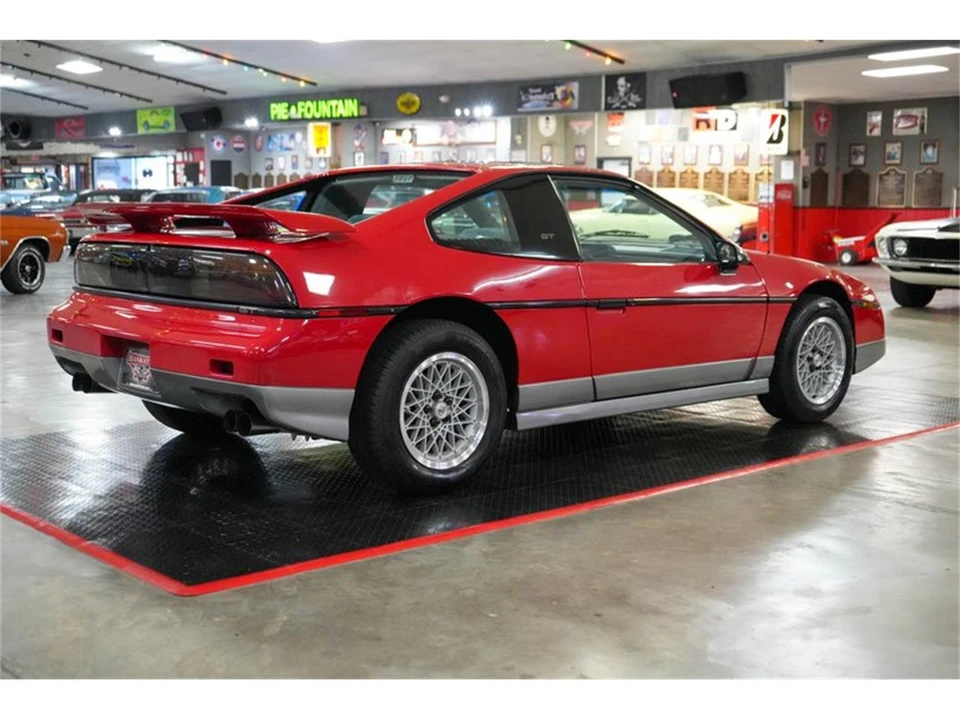 1986 Pontiac Fiero GT - Image 22 of 31