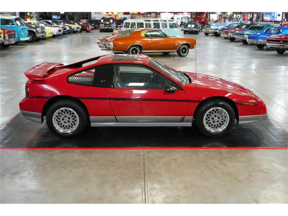 1986 Pontiac Fiero GT - Image 15 of 31