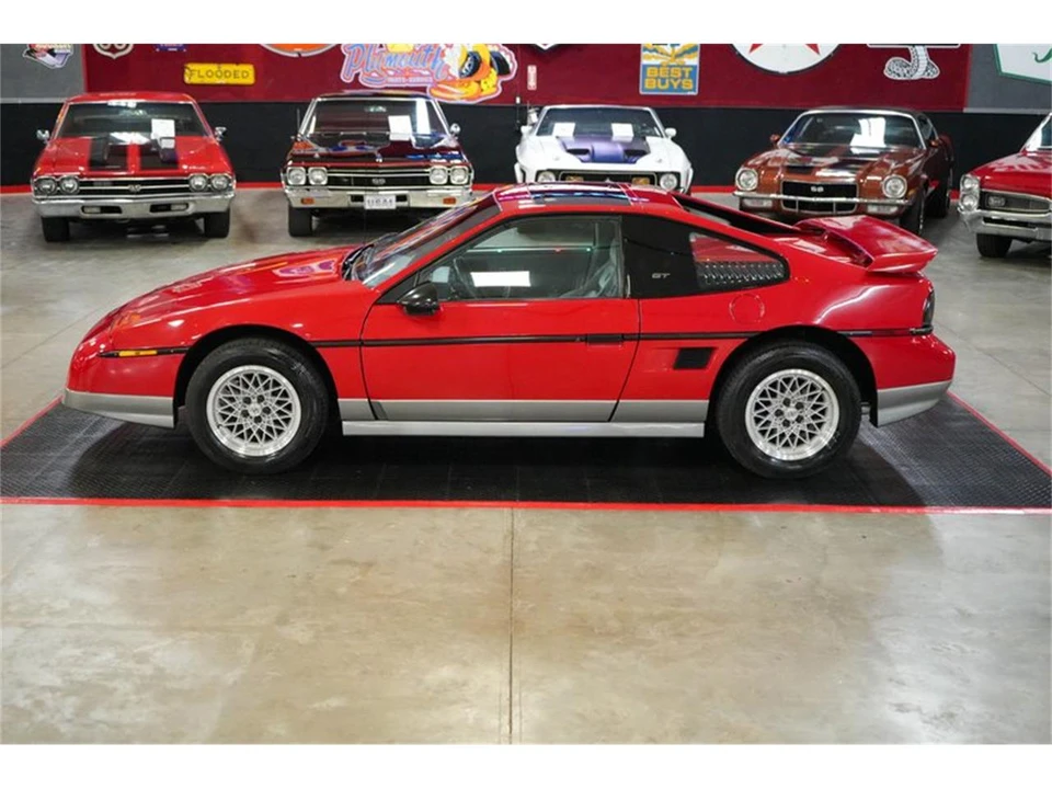 1986 Pontiac Fiero GT - Image 11 of 31