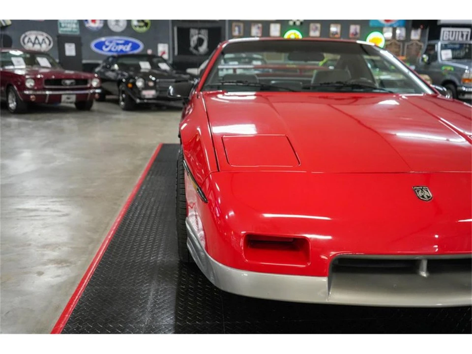 1986 Pontiac Fiero GT - Image 28 of 31