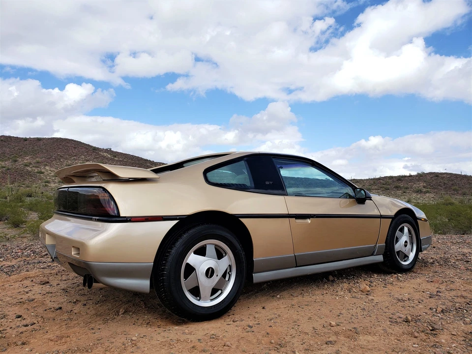 1986 Pontiac Fiero GT - Image 10 of 31