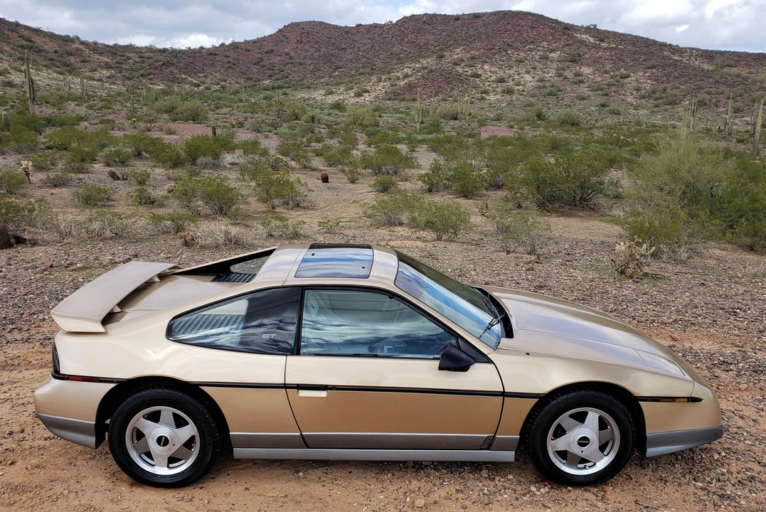 1986 Pontiac Fiero GT - Image 11 of 31