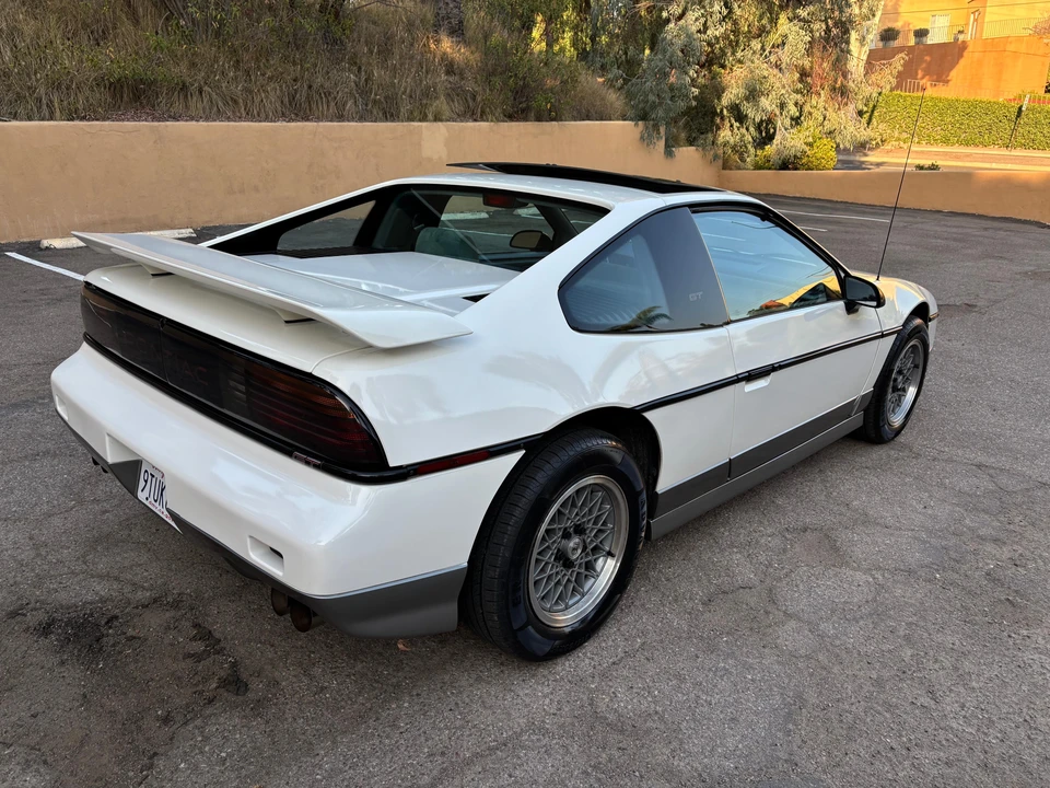 1986 Pontiac Fiero GT - Image 8 of 31