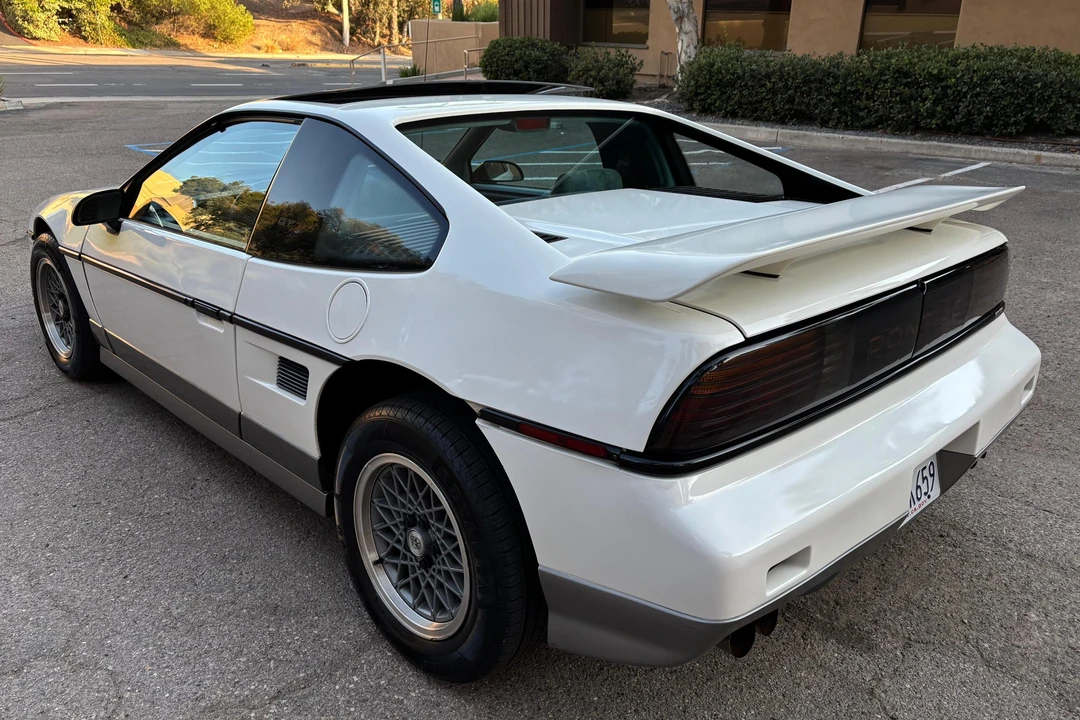 1986 Pontiac Fiero GT - Image 4 of 31
