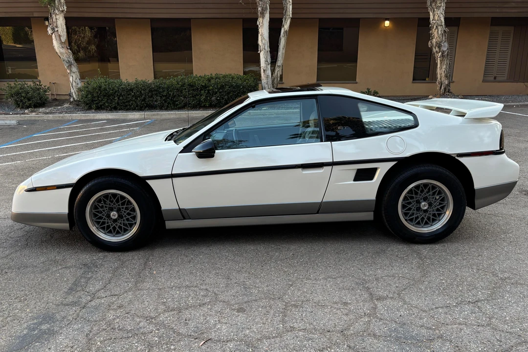 1986 Pontiac Fiero GT - Image 3 of 31