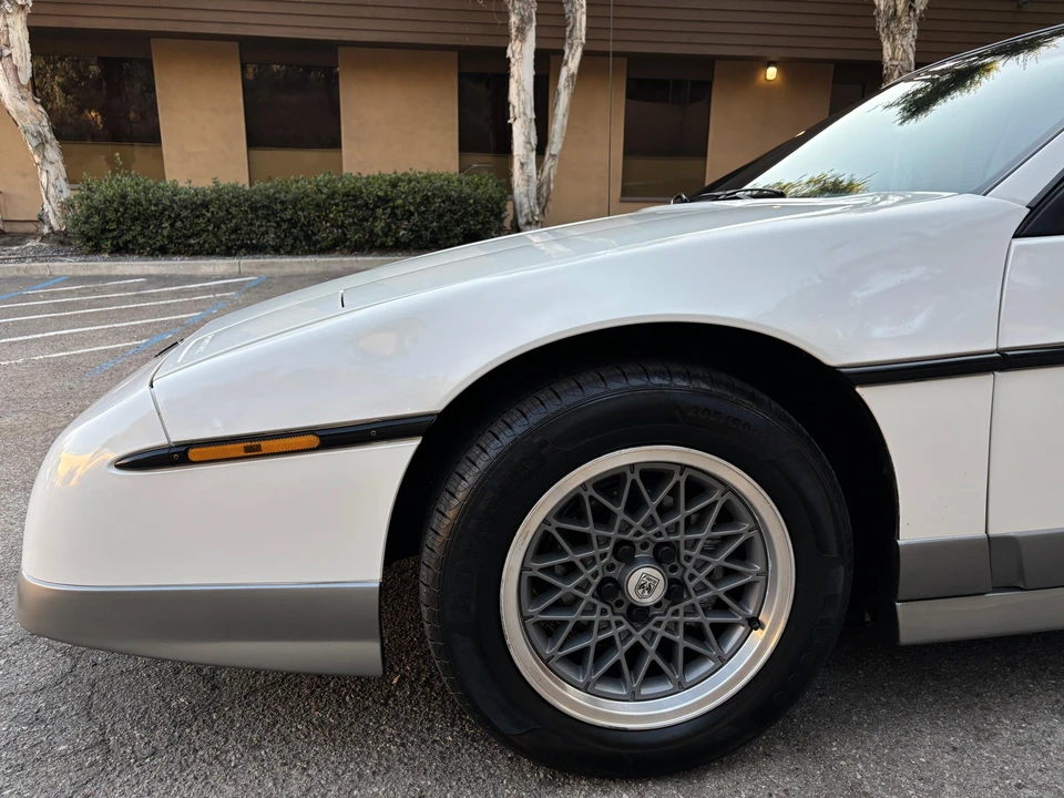 1986 Pontiac Fiero GT - Image 22 of 31