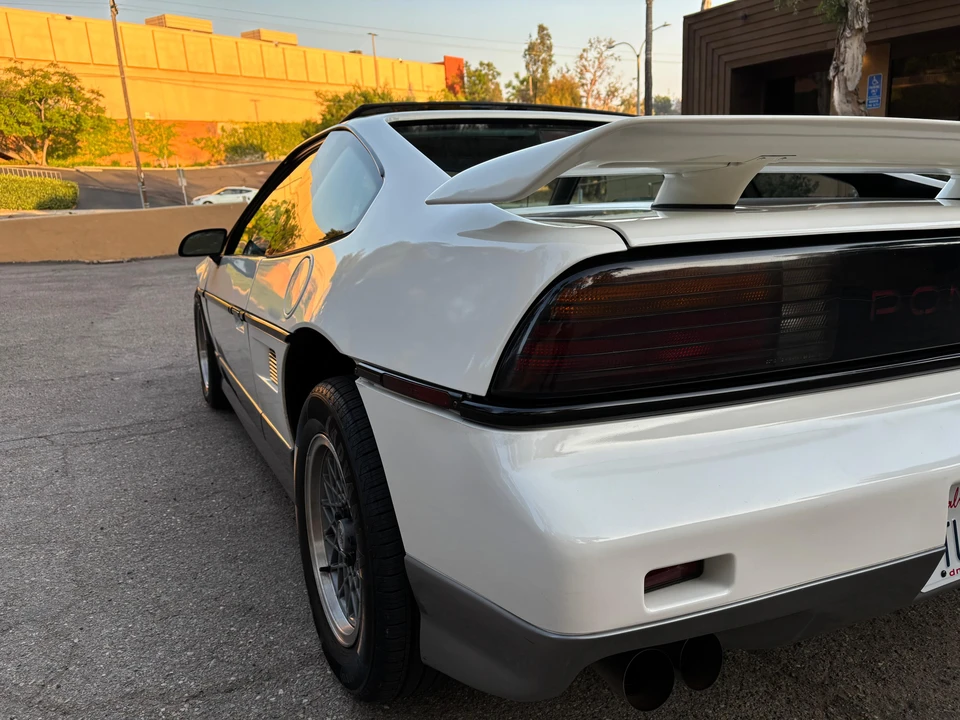 1986 Pontiac Fiero GT - Image 28 of 31